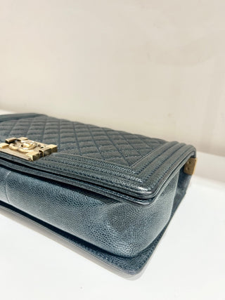 CHANEL caviar leather boy bag new medium  gold hardware, new medium