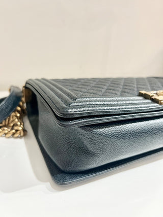 CHANEL caviar leather boy bag new medium  gold hardware, new medium