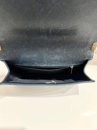 CHANEL caviar leather boy bag new medium  gold hardware, new medium