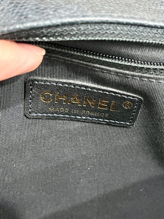 CHANEL caviar leather boy bag new medium  gold hardware, new medium