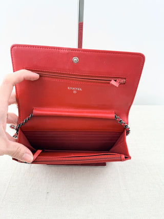 Chanel boy wallet on chain (WOC) quilted lamb leather