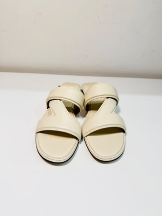 NWT Bottega Veneta The Band Leather Flat Slide Sandals Cream Women's Size EU 37