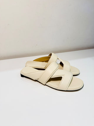 NWT Bottega Veneta The Band Leather Flat Slide Sandals Cream Women's Size EU 37