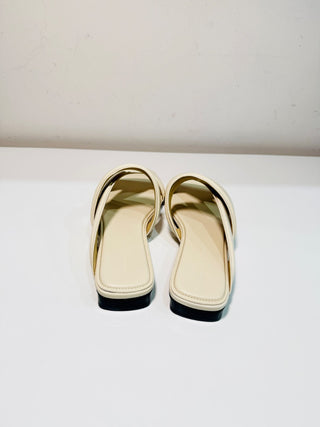 NWT Bottega Veneta The Band Leather Flat Slide Sandals Cream Women's Size EU 37