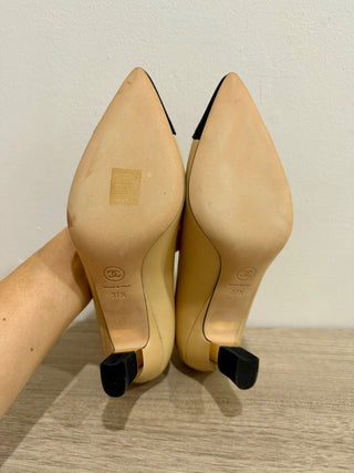 NWOT Chanel Two-Tone Leather Cap Toe Interlocking CC Pumps Beige/Black EU 37.5