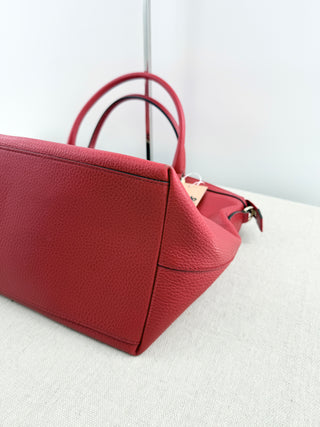 Gucci large leather bag with GG logo and strap