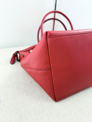 Gucci large leather bag with GG logo and strap