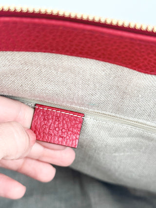 Gucci large leather bag with GG logo and strap
