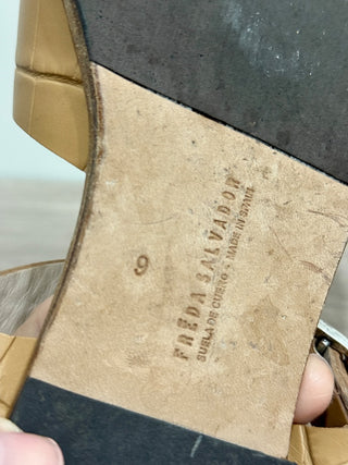 Freda Salvador Sera Leather Ankle Strap Fisherman Sandals Beige Womens Size US 9