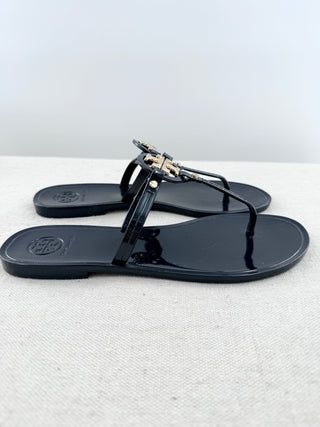 Tory Burch patent leather thong sandals with logo, 7