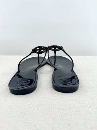 Tory Burch patent leather thong sandals with logo, 7
