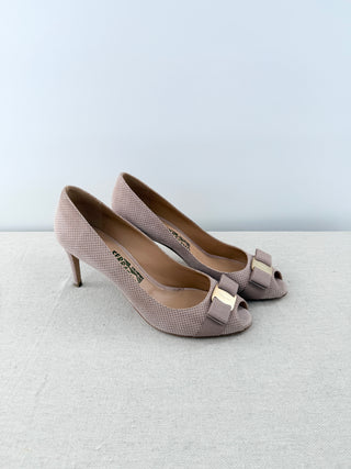 NWT Salvatore Ferragamo Pola Vara Suede Leather Bow Peep Toe Pumps Beige US 9.5