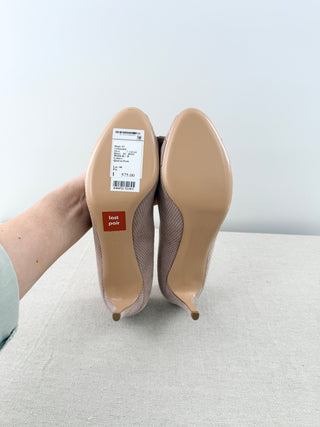NWT Salvatore Ferragamo Pola Vara Suede Leather Bow Peep Toe Pumps Beige US 9.5