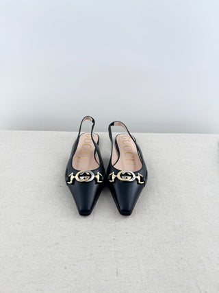 Gucci flat leather slingbacks with metal logo, 35