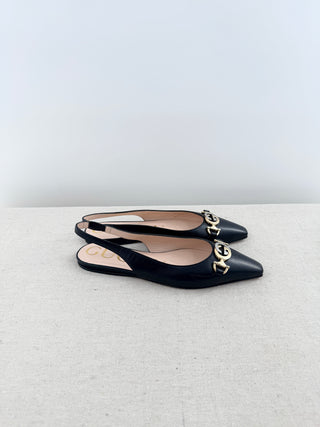 Gucci flat leather slingbacks with metal logo, 35