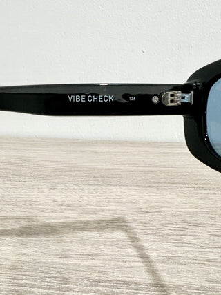 Quay vibe check rectangular sunglasses