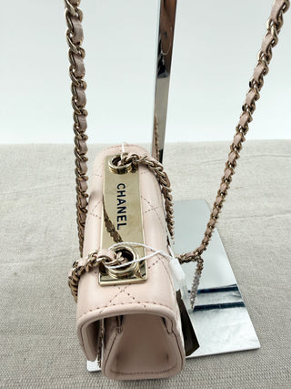 Chanel trendy CC clutch bag with chain