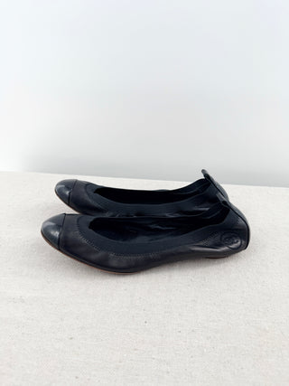 Chanel leather and patent CC flats, 39