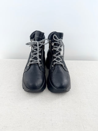 Giuseppe Zanotti Apocalypse Trek hiking boots crafted in pebbled leather with chunky lug soles, oversized side zippers, and statement platform sole, 39