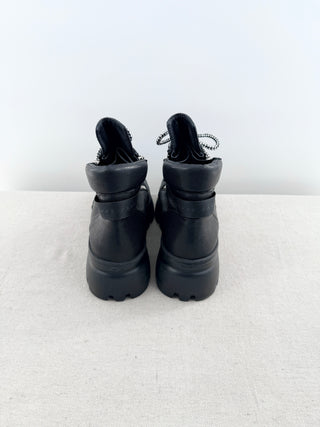 Giuseppe Zanotti Apocalypse Trek hiking boots crafted in pebbled leather with chunky lug soles, oversized side zippers, and statement platform sole, 39