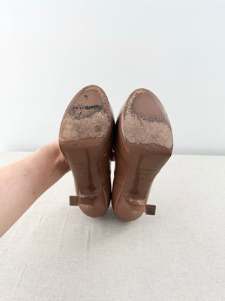 YSL Yves Saint Laurent Tribute Two Platform Pumps Neutral Pebbled Leather EU 36