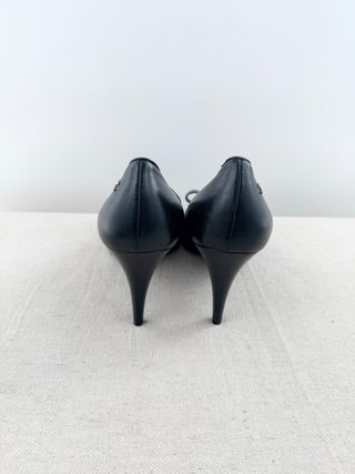 Chanel round toe leather pumps with bow, 42
