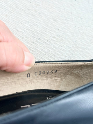 Chanel round toe leather pumps with bow, 42