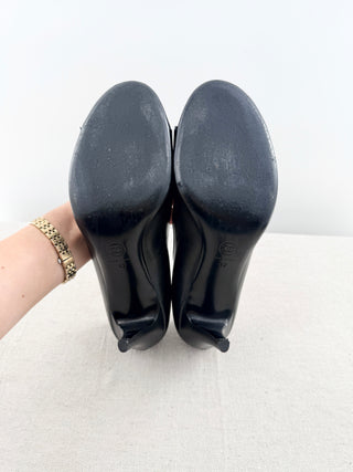 Chanel round toe leather pumps with bow, 42