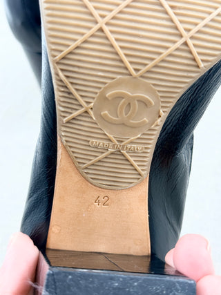 Chanel leather mid block heel CC pumps, 42