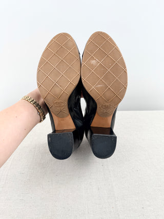 Chanel leather mid block heel CC pumps, 42