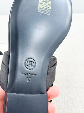Chanel suede thong sandals, 37