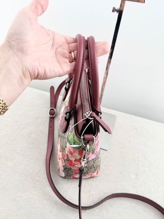 Gucci GG supreme blooms small zip tote bag with strap