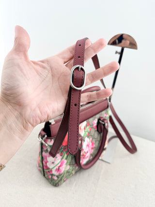 Gucci GG supreme blooms small zip tote bag with strap