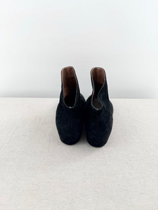 Alaia suede low booties chamois 30, 40