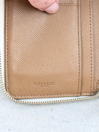 Coach medium size leather wallet