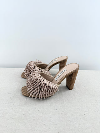 charles david Beige heels, with beaded details, 8