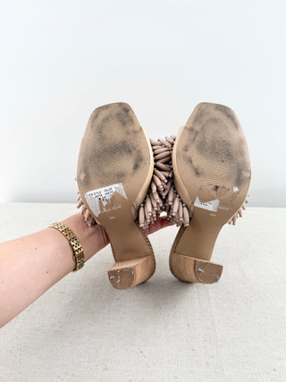 charles david Beige heels, with beaded details, 8