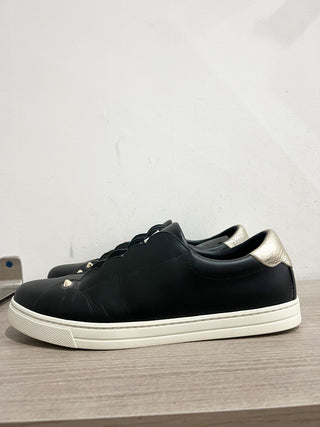 Fendi leather logo sneakers scalloped, 40..5