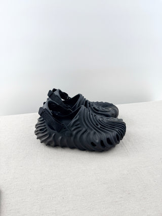 Salehe Bembury x Crocs sasquatch clogs, W 6