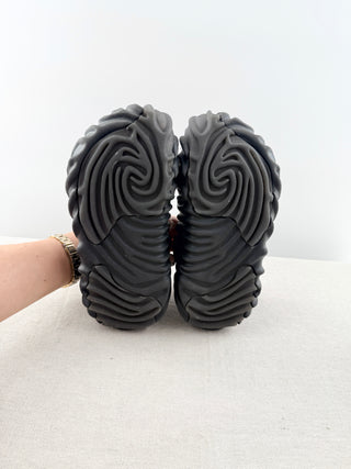 Salehe Bembury x Crocs sasquatch clogs, W 6