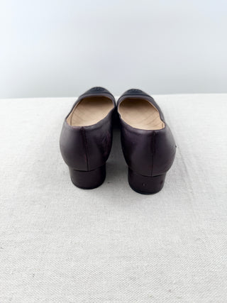 Chanel low block heel pumps with CC embroidered, 38