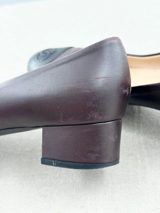 Chanel low block heel pumps with CC embroidered, 38