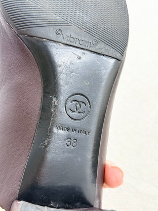 Chanel low block heel pumps with CC embroidered, 38