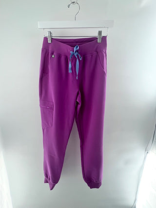 Figs Zamora jogger scrub pant designed with mid-rise elastic waistband, adjustable drawstring, and jogger style tapered leg, XS