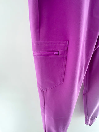 Figs Zamora jogger scrub pant designed with mid-rise elastic waistband, adjustable drawstring, and jogger style tapered leg, XS