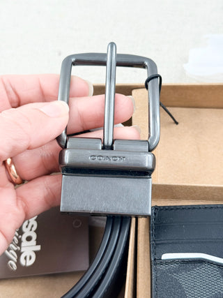 Coach gift set leather belt and card case, 42