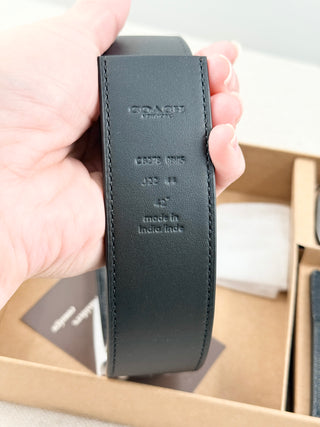 Coach gift set leather belt and card case, 42