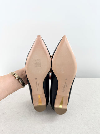 Rupert Sanderson leather eye shoes flats with gold chain, 37