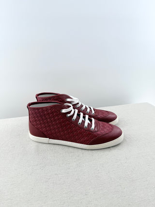 Gucci high top logo embossed leather sneakers, 39.5