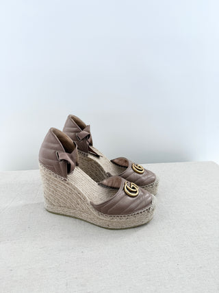 Gucci marmont GG raffia and leather platform sandals, 40